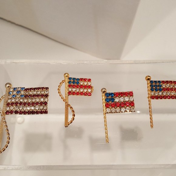 4 USA Flag Pins - Picture 1 of 5